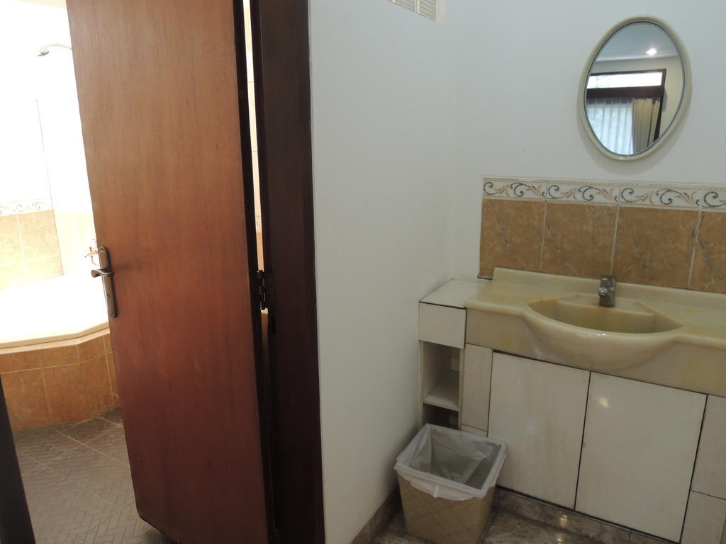 Rumah Polonia Guest House Jakarta Bilik gambar