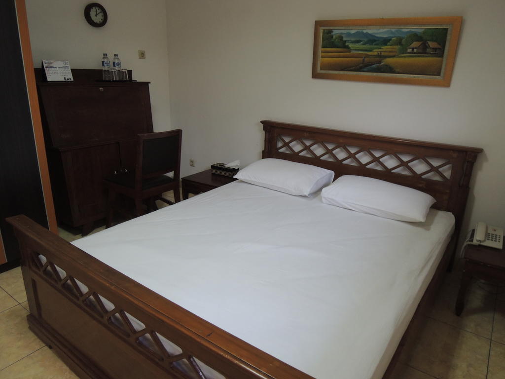 Rumah Polonia Guest House Jakarta Bilik gambar
