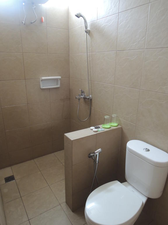 Rumah Polonia Guest House Jakarta Bilik gambar